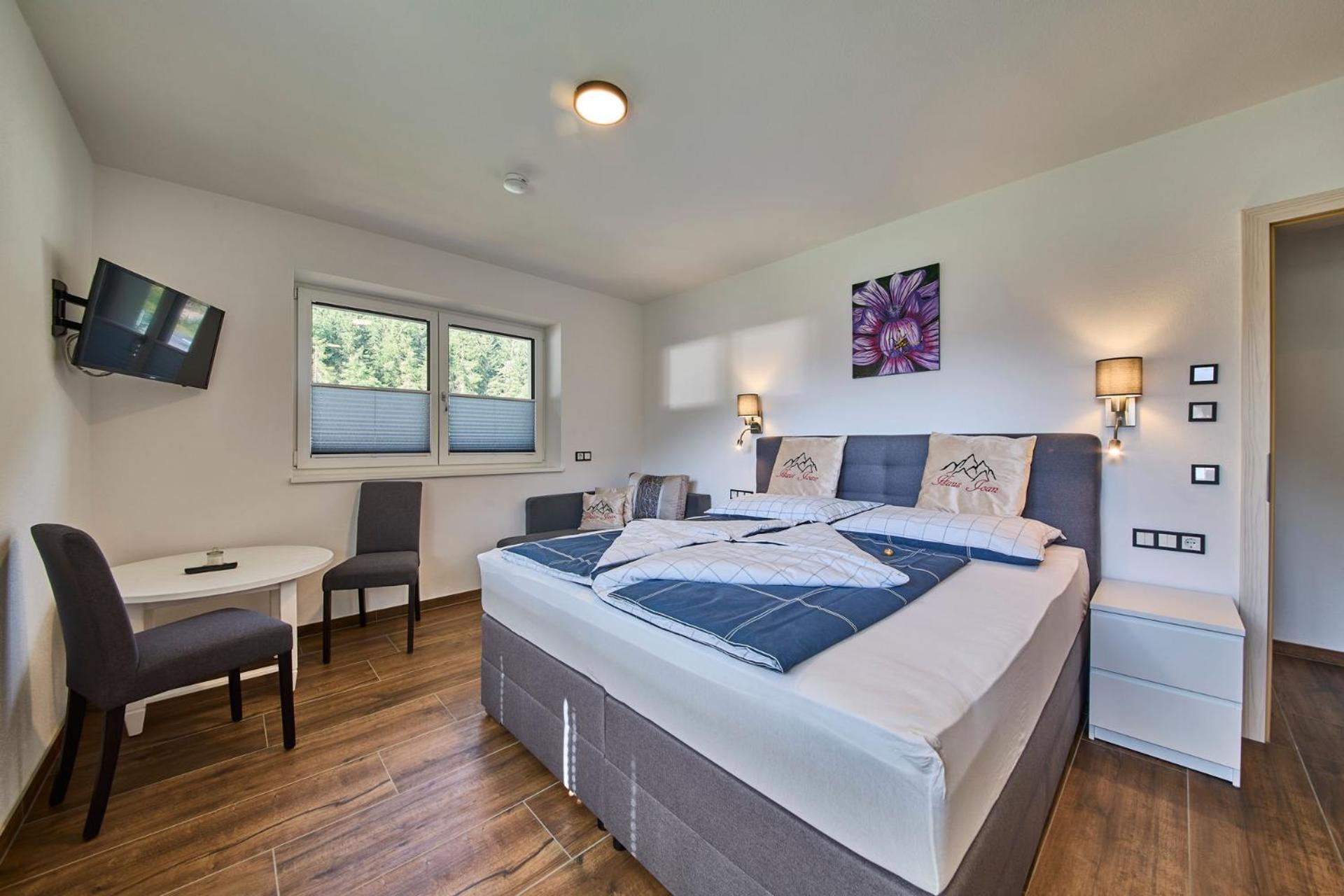 Haus Joan - *