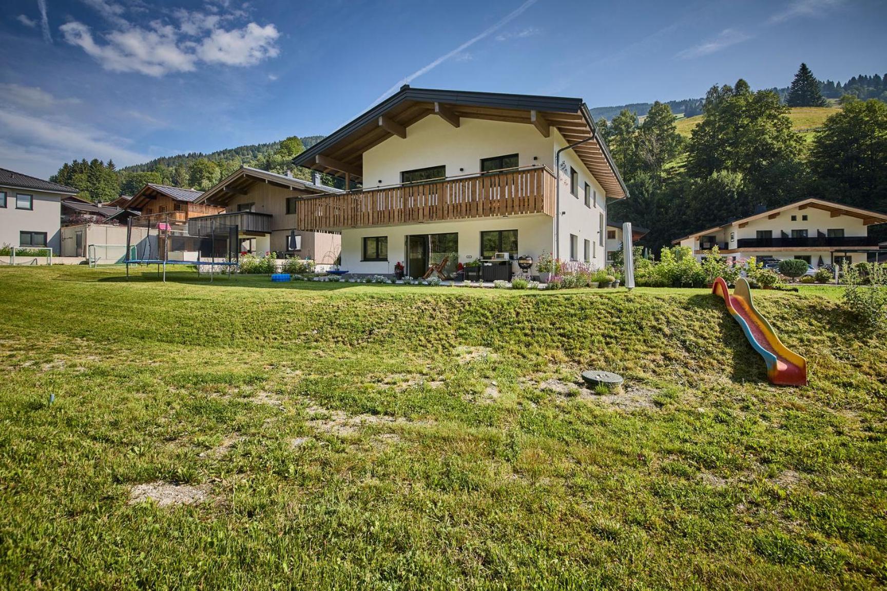 Haus Joan - *